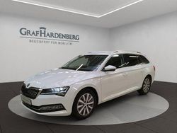Weiß Gebraucht 2022 Skoda Superb Style Kombi | 26.430 € (Etwas zu teuer)
