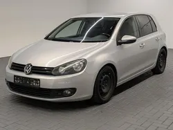 Silber (silver leaf met.) Gebraucht 2010 VW Golf VI Comfortline Limousine | 3.980 € (Guter Preis)