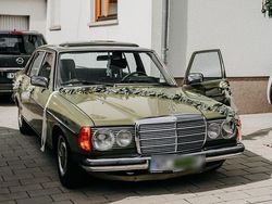 Grün Gebraucht 1982 Mercedes E230 Limousine | 10.999 €