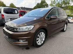 Braun Gebraucht 2016 VW Touran Highline Van / Kleinbus | 16.990 € (Guter Preis)