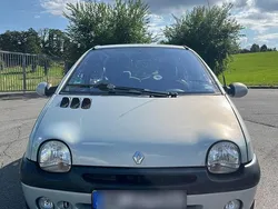 Grau Gebraucht 2005 Renault Twingo Kleinwagen | 1.660 €