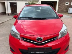 Rot Gebraucht 2011 Toyota Yaris Life Kleinwagen | 6.800 € (Teuer)