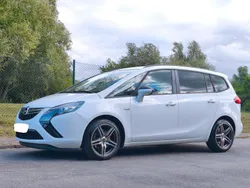 Weiß Gebraucht 2012 Opel Zafira Tourer Van / Kleinbus | 5.599 € (Guter Preis)