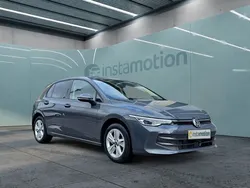 Grau Gebraucht 2024 VW Golf VIII Life Limousine | 27.160 € (Etwas zu teuer)