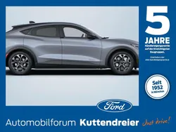 Glacier gray 3c / gray mist Neu 2025 Ford Mustang Mach-E Extended Range SUV | 51.590 € (Fairer Preis)