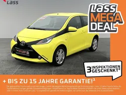 Gelb Gebraucht 2018 Toyota Matrix X-play Limousine | 8.980 €