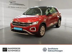 Rot (kings red metallic/schwarz) Gebraucht 2023 VW T-Roc Style SUV | 25.490 € (Fairer Preis)