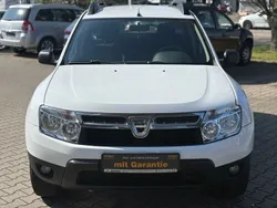 Weiß Gebraucht 2011 Dacia Duster Lauréate SUV | 8.670 € (Etwas zu teuer)
