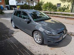 Grau Gebraucht 2019 VW Golf VII Highline Limousine | 15.600 € (Fairer Preis)