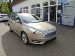 Grau Gebraucht 2016 Ford Focus Titanium Limousine | 11.450 € (Fairer Preis)