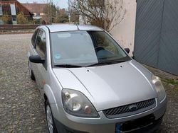 Silber Gebraucht 2006 Ford Fiesta Limousine | 850 € (Guter Preis)
