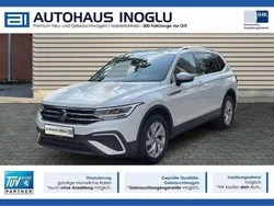 Weiß pure white Gebraucht 2023 VW Tiguan Allspace Life SUV | 32.980 € (Etwas zu teuer)