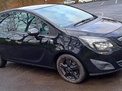 Schwarz Gebraucht 2010 Opel Meriva Van / Kleinbus | 2.890 € (Fairer Preis)