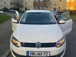Weiß Gebraucht 2013 VW Polo Life Kleinwagen | 6.999 € (Etwas zu teuer)