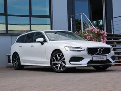 Weiß Gebraucht 2018 Volvo V60 Momentum Kombi | 21.900 € (Teuer)