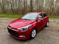 Rot Gebraucht 2016 Hyundai i20 Passion Kleinwagen | 7.200 € (Fairer Preis)