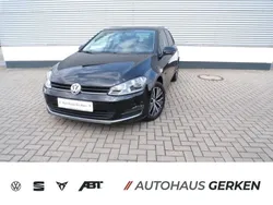 Schwarz Gebraucht 2016 VW Golf VII Allstar Limousine | 11.990 € (Etwas zu teuer)