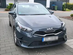 Grau Gebraucht 2023 Kia Ceed Limousine | 22.500 € (Fairer Preis)