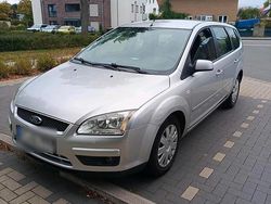 Grau Gebraucht 2007 Ford Focus Kombi | 1.400 € (Fairer Preis)