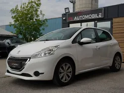 Weiß Gebraucht 2013 Peugeot 208 Active Kleinwagen | 4.490 € (Etwas zu teuer)