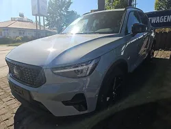 Grau Neu 2025 Volvo XC40 Plus SUV | 43.860 € (Fairer Preis)