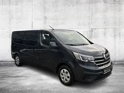 Grau Gebraucht 2024 Renault Trafic Life Van | 34.880 € (Guter Preis)