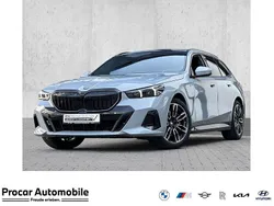 Grau Gebraucht 2024 BMW 540 M Sport Kombi | 72.480 €