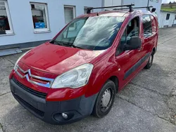 Rot ardent Gebraucht 2010 Citroën Berlingo Van / Kleinbus | 3.499 € (Fairer Preis)