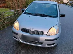 Silber Gebraucht 2003 Toyota Yaris Kleinwagen | 1.200 €