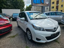 Weiß Gebraucht 2012 Toyota Yaris Life Limousine | 8.999 € (Fairer Preis)