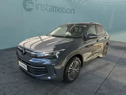 Grau Gebraucht 2024 VW Tiguan Life SUV | 37.530 € (Fairer Preis)