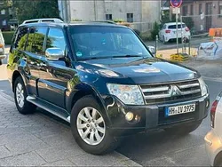 Schwarz Gebraucht 2010 Mitsubishi Pajero SUV | 12.950 € (Fairer Preis)