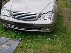 Grau Gebraucht 2006 Mercedes C230 Limousine | 6.000 € (Teuer)