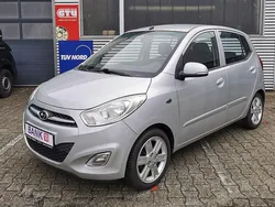 Silber Gebraucht 2011 Hyundai i10 Edition Kleinwagen | 5.999 €