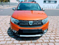 Orange Gebraucht 2017 Dacia Sandero Celebration Kleinwagen | 6.666 € (Fairer Preis)