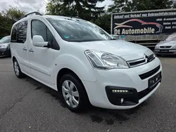 Weiß Gebraucht 2016 Citroën Berlingo SELECTION Van / Kleinbus | 8.900 € (Fairer Preis)
