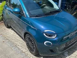 Grün Gebraucht 2022 Fiat 500e La Prima Cabrio | 22.950 € (Fairer Preis)