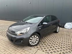 Grau Gebraucht 2014 Kia Rio FIFA World Cup Edition Kleinwagen | 7.499 € (Etwas zu teuer)