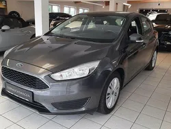 Grau Gebraucht 2017 Ford Focus Trend Limousine | 9.790 € (Fairer Preis)