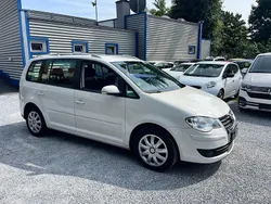 Weiß Gebraucht 2008 VW Touran Trendline Van / Kleinbus | 4.999 € (Fairer Preis)