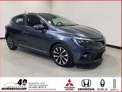 Grau Gebraucht 2022 Renault Clio V Intens Limousine | 14.880 € (Fairer Preis)
