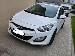 Weiß Gebraucht 2012 Hyundai i30 Classic Coupé | 5.600 € (Etwas zu teuer)