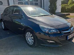 Schwarz Gebraucht 2014 Opel Astra Edition Limousine | 3.900 € (Guter Preis)