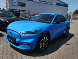 Grabber blue metallic Gebraucht 2024 Ford Mustang Mach-E Premium SUV | 43.990 € (Superpreis)