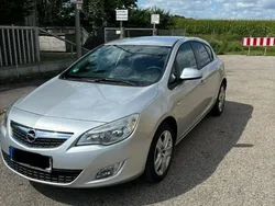 Grau Gebraucht 2011 Opel Astra Design Edition Kleinwagen | 4.000 € (Guter Preis)