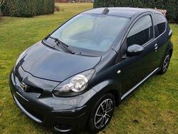 Grau Gebraucht 2009 Toyota Aygo City Kleinwagen | 2.750 € (Fairer Preis)