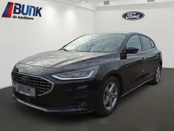 Obsidianschwarz met Gebraucht 2023 Ford Focus Titanium Limousine | 28.380 € (Teuer)