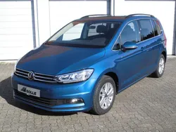 Blau Gebraucht 2022 VW Touran Comfortline Van / Kleinbus | 34.890 € (Teuer)