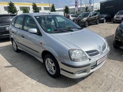 Silber Gebraucht 2004 Nissan Almera Tino Acenta+ Van / Kleinbus | 2.999 € (Etwas zu teuer)