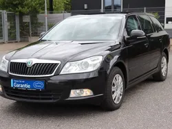 Schwarz Gebraucht 2011 Skoda Octavia Ambition Kombi | 4.990 € (Fairer Preis)
